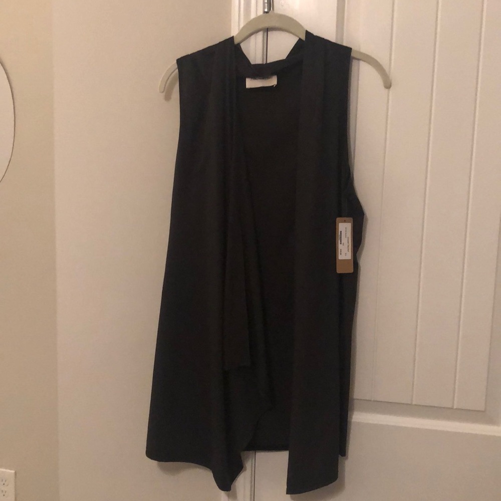 NWT Black Sleeveless Vest
